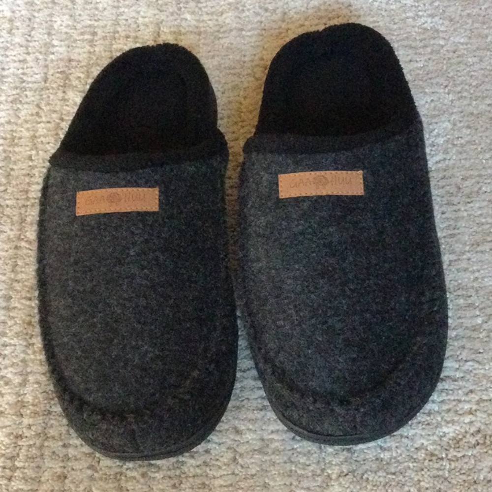 Men’s clog slippers size S (8-9)